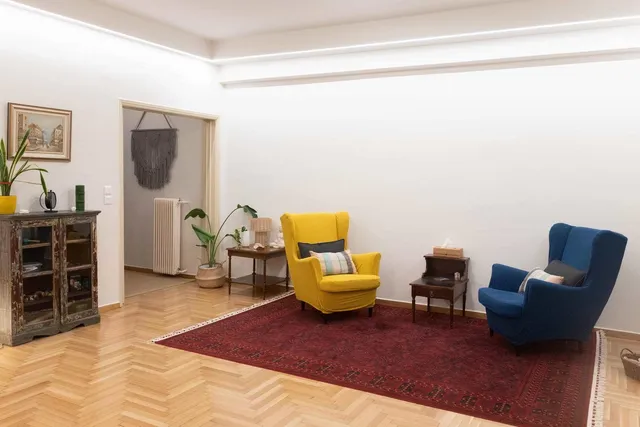 Το εσωτερικό παιδί και το reparenting: τι σημαίνει να γίνεις γονιός του εαυτού σου
